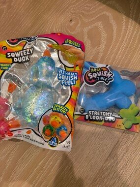Viral-Stretchy Blue B’loon dog  & Squeezy Blue Glitter Duck Bundle